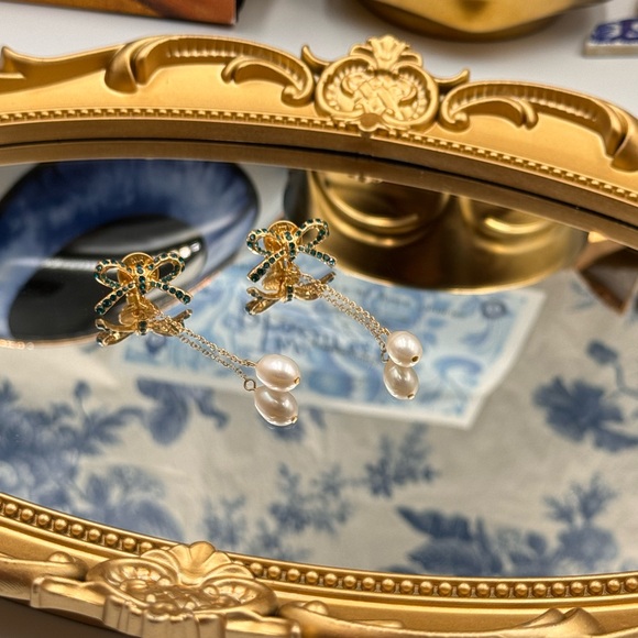 🆕 OSCAR DE LA RENTA 🧿 NWOT Swarovski Blue Crystal Bow Pearl Drop Earrings - Picture 5 of 15